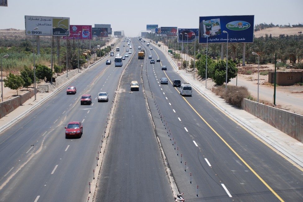 تطوير وتوسعة طريق محور 26 يوليو
